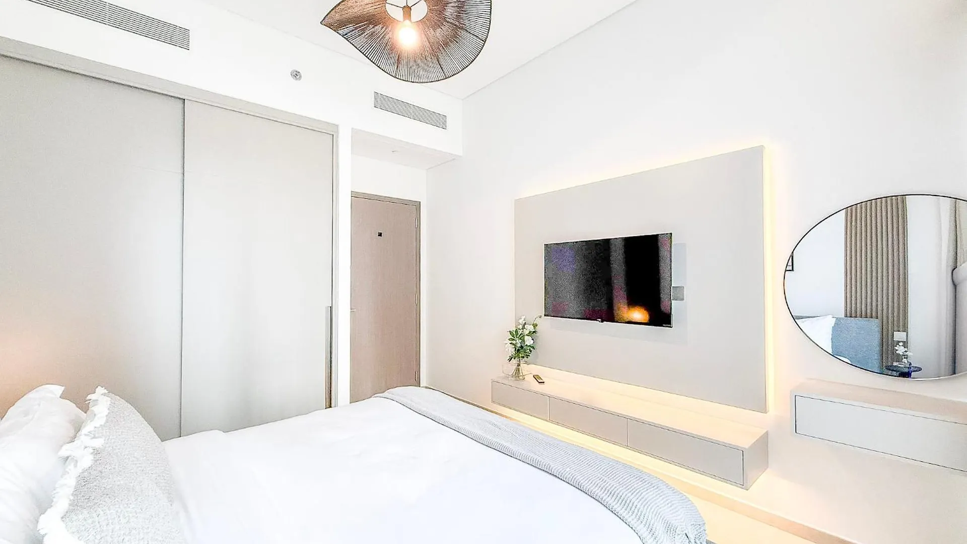 Grande Signature, 1Br, Infinity Pool & Gym, 5Min Walk To Dubai Mall アラブ首長国連邦